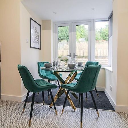 Modern 3 Bed, Contractors Welcome, Bradford برادفورد المظهر الخارجي الصورة