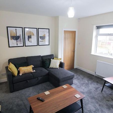 Modern 3 Bed, Contractors Welcome, Bradford برادفورد المظهر الخارجي الصورة
