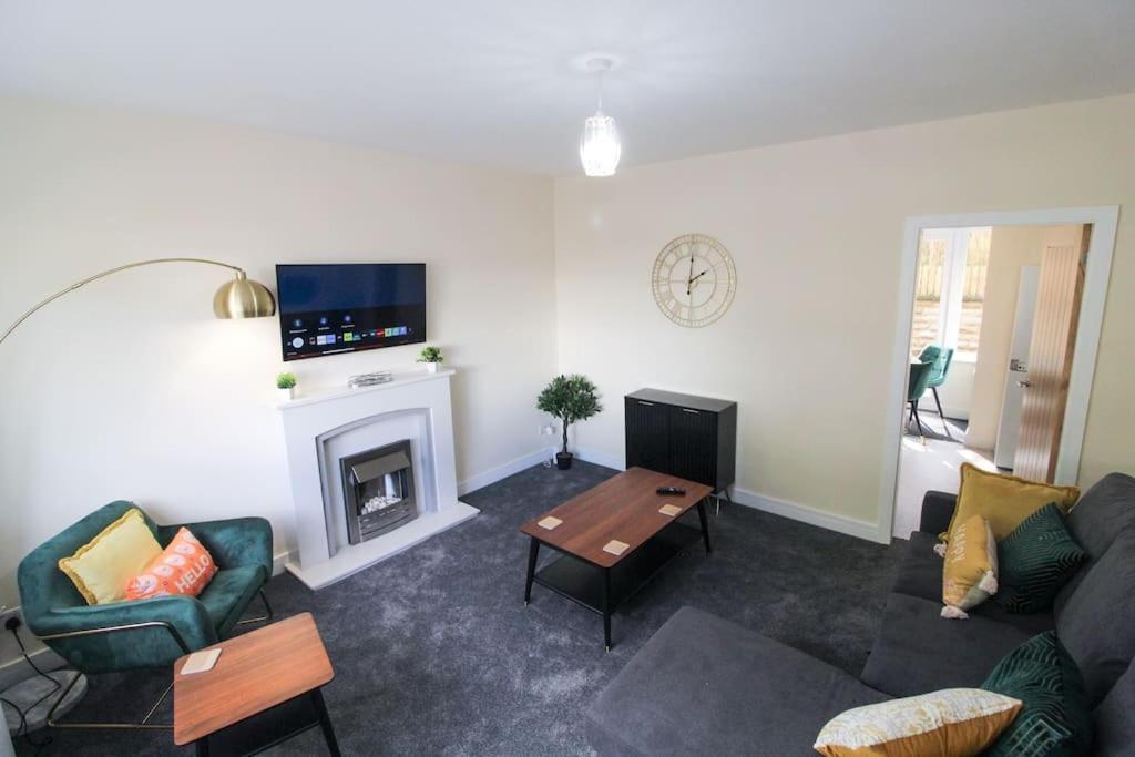 Modern 3 Bed, Contractors Welcome, Bradford برادفورد المظهر الخارجي الصورة