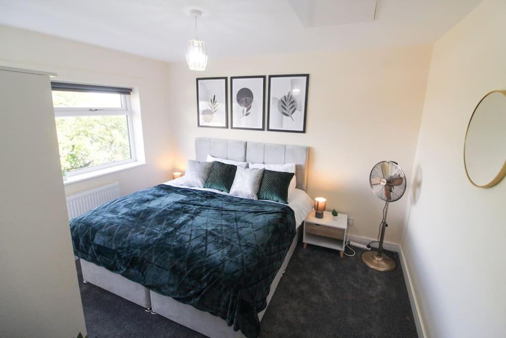 Modern 3 Bed, Contractors Welcome, Bradford برادفورد المظهر الخارجي الصورة