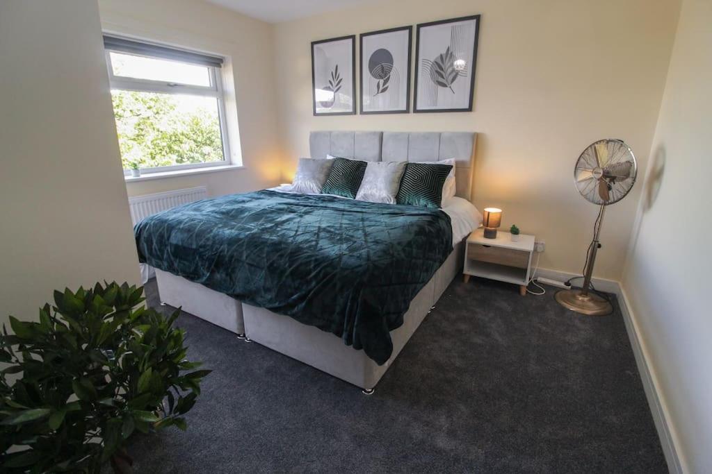 Modern 3 Bed, Contractors Welcome, Bradford برادفورد المظهر الخارجي الصورة