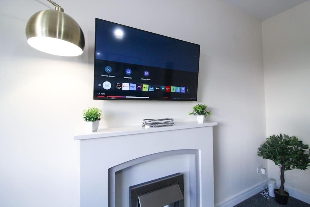 Modern 3 Bed, Contractors Welcome, Bradford برادفورد المظهر الخارجي الصورة