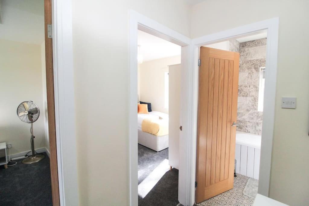 Modern 3 Bed, Contractors Welcome, Bradford برادفورد المظهر الخارجي الصورة