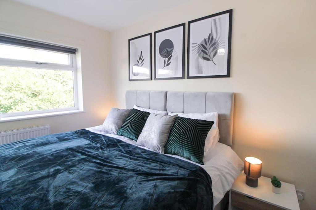 Modern 3 Bed, Contractors Welcome, Bradford برادفورد المظهر الخارجي الصورة